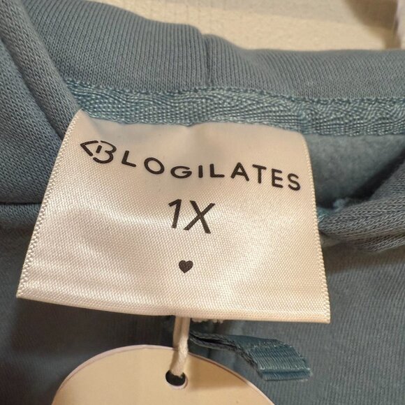 BNWT Target x Blogilates Collab Blue Green Marshmallow Half Zip Pullover Hoodie - Picture 3 of 7